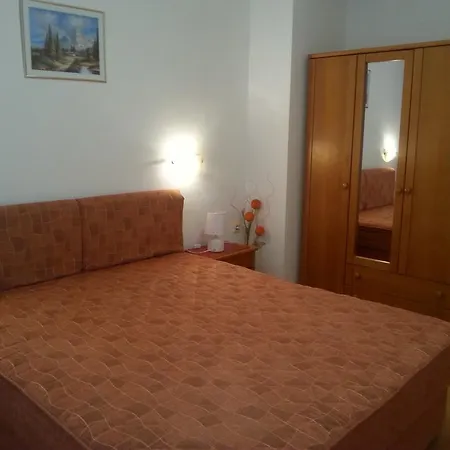Krisi Apartment